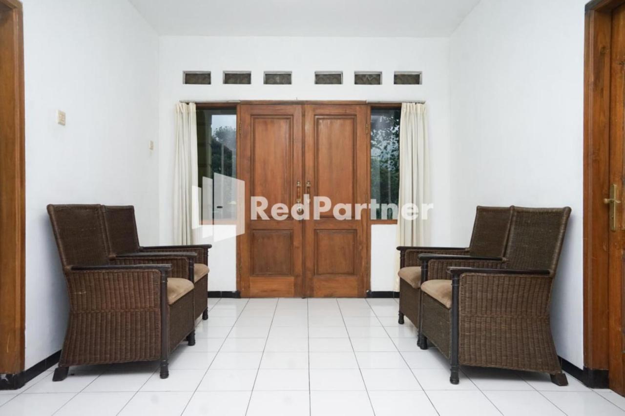 Villa Handayani Songgoriti Redpartner 外观 照片