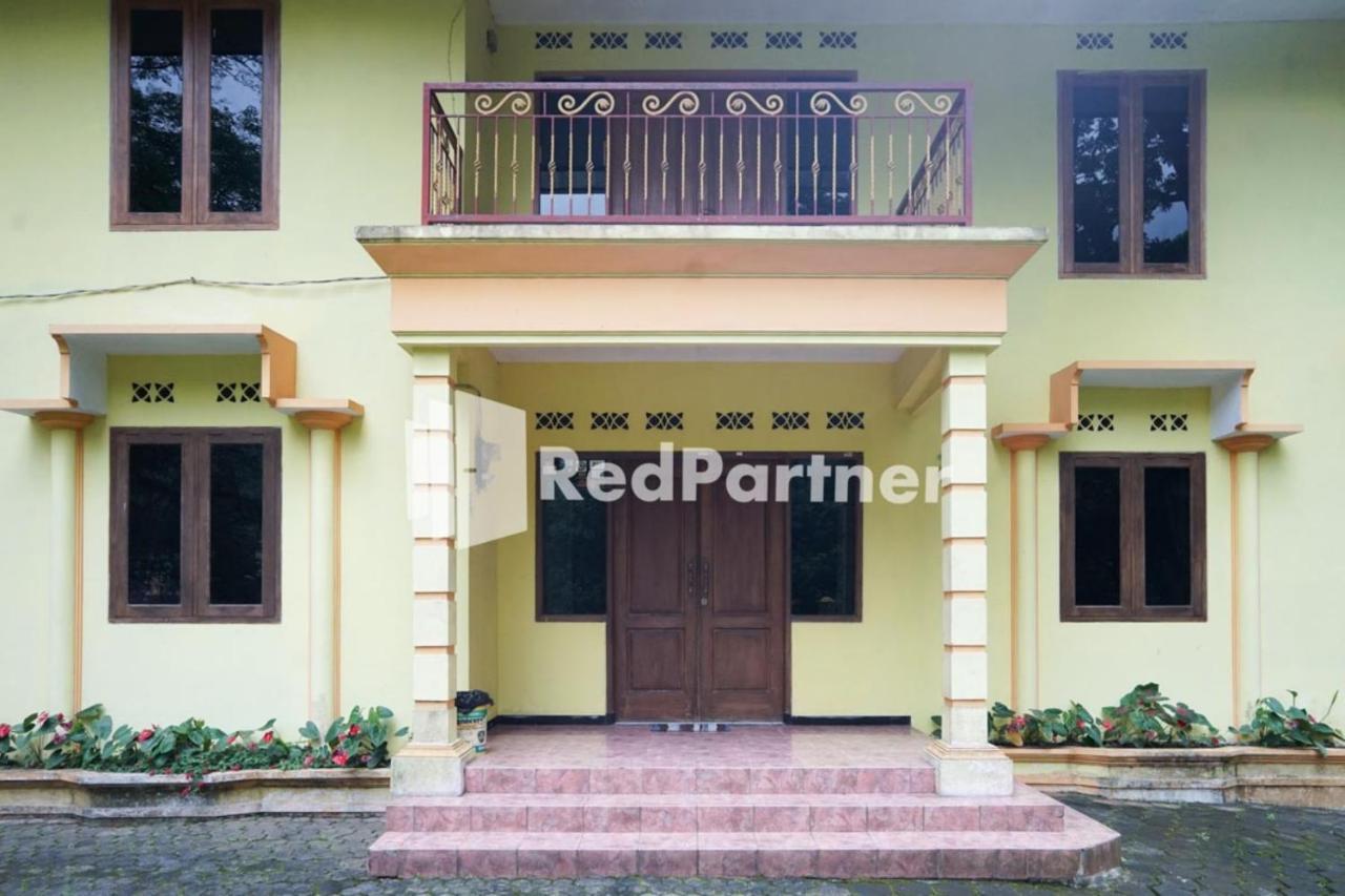 Villa Handayani Songgoriti Redpartner 外观 照片